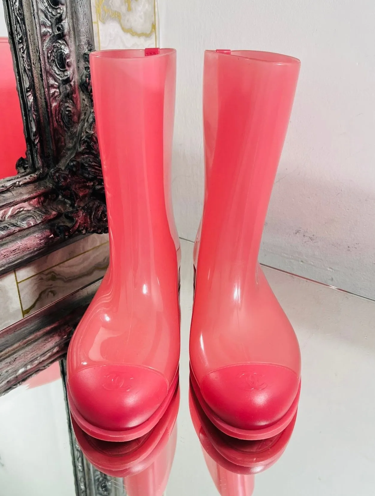 Chanel 'CC' Logo Wellington Boots. Size 41