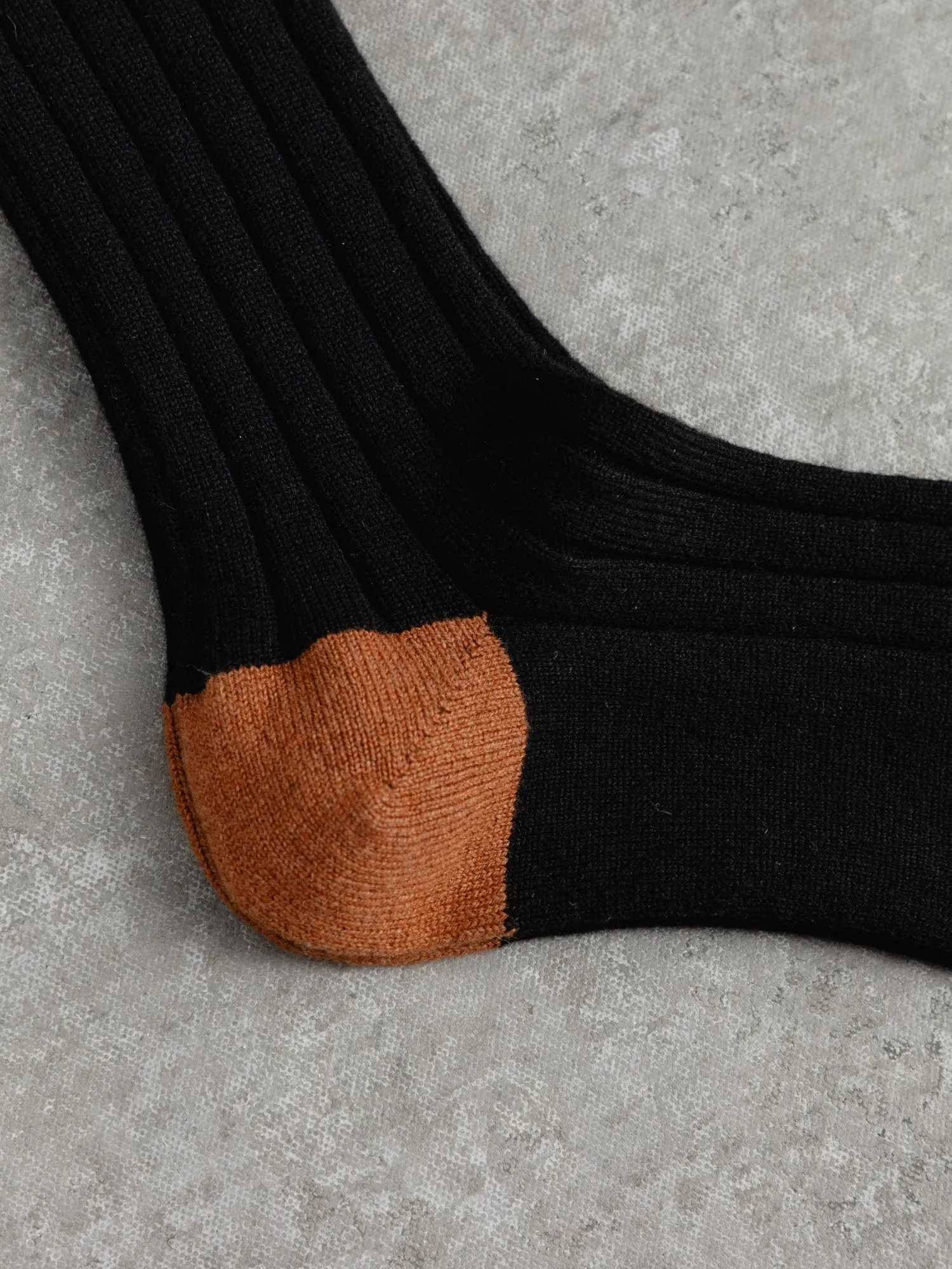 The Cashmere Socks - Ivory Black